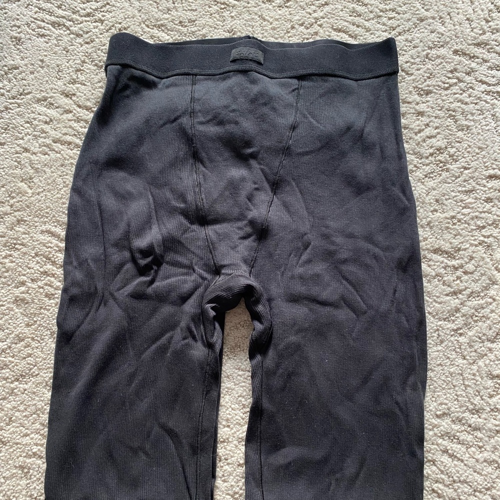 SKIMS Ribbed Leggings Size Medium NWOT